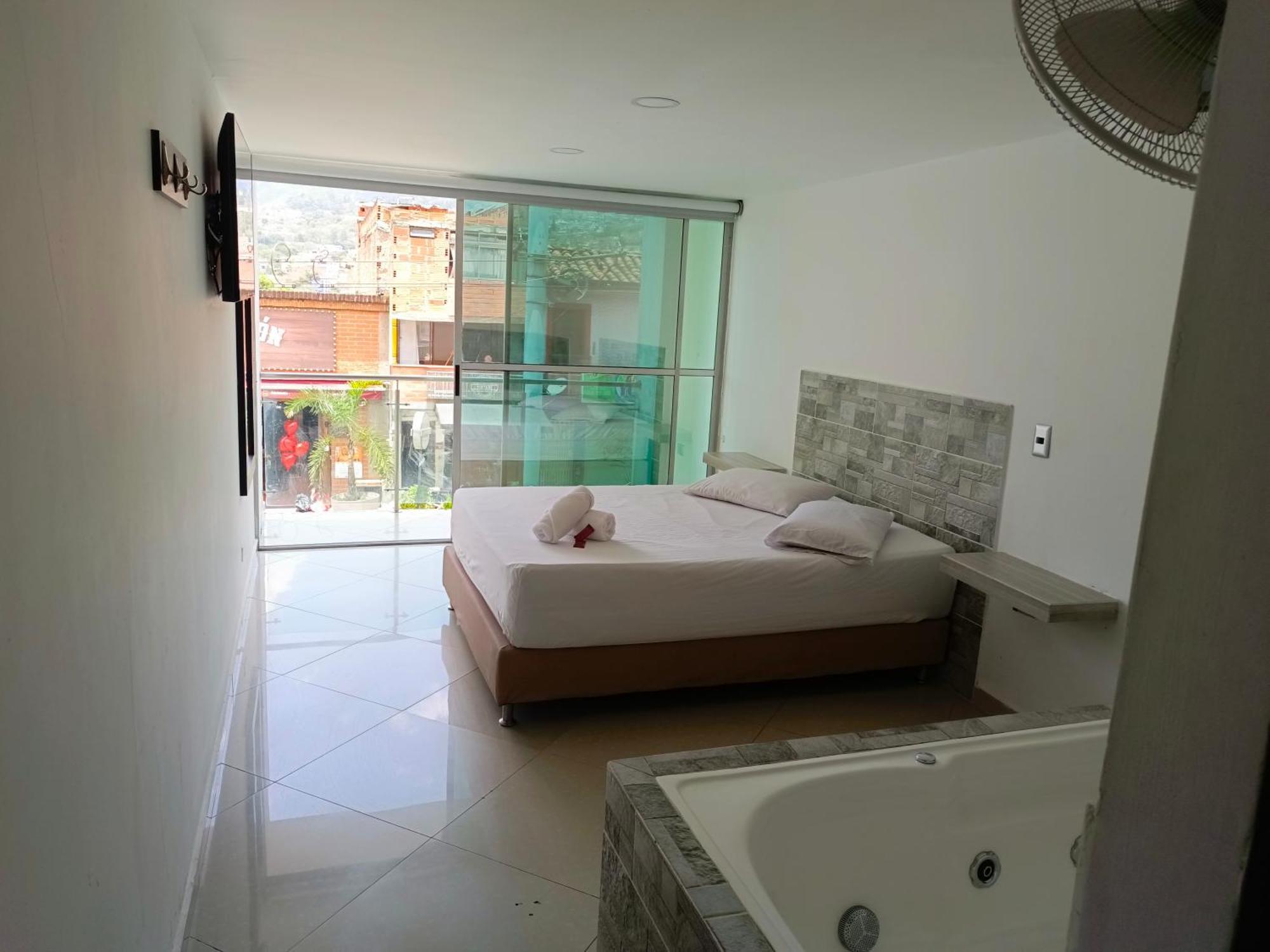 Hotel Buenos Aires Central Medellín Zewnętrze zdjęcie